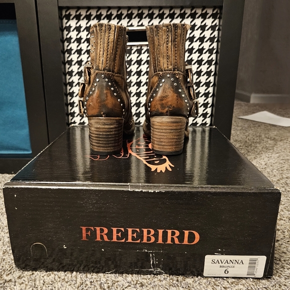 Freebird by Steven - Savanna in Bronze Size 6 - Picture 2 of 6